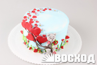 Торт № 1015 "Праздничный" в сливках (декор из сахарной пасты), мишка, сердце